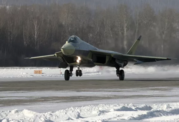 Истребитель пятого поколения T-50 на летных испытаниях