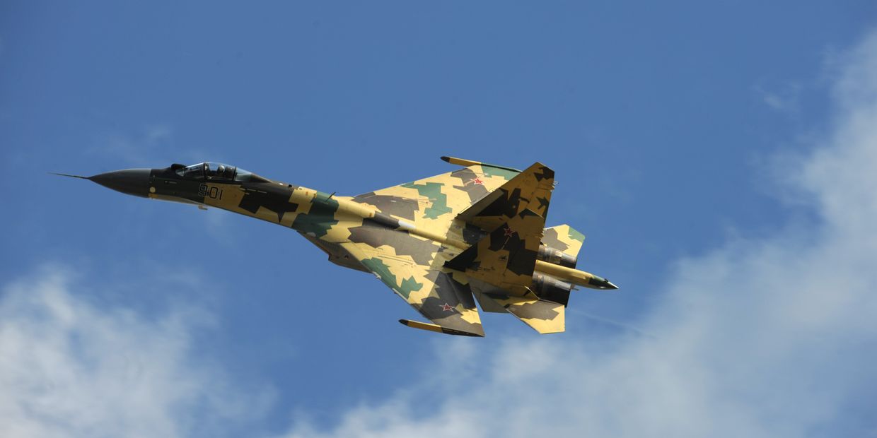 Реактивный истребитель Су-35