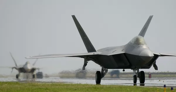 истребители пятого поколения - F-22 Raptor