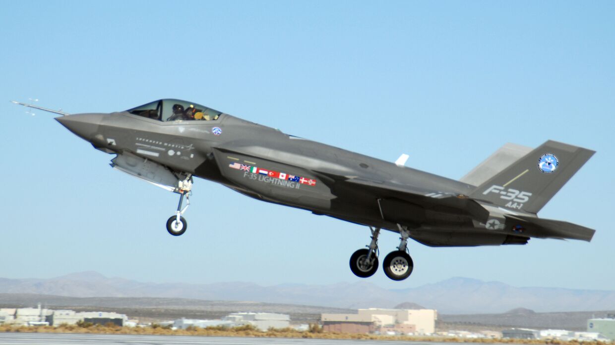 многоцелевой истребитель пятого поколения  F-35 JSF