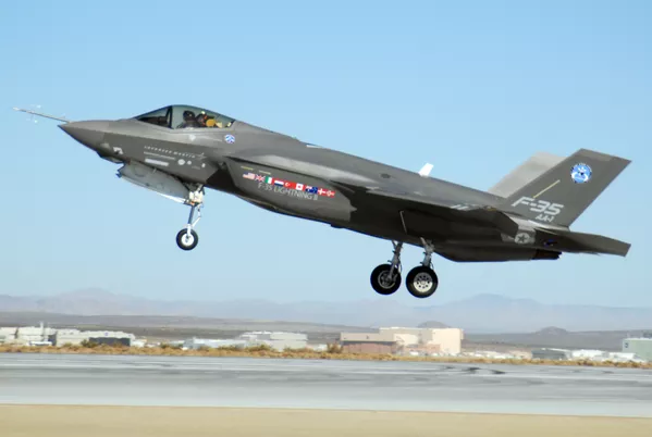 многоцелевой истребитель пятого поколения  F-35 JSF