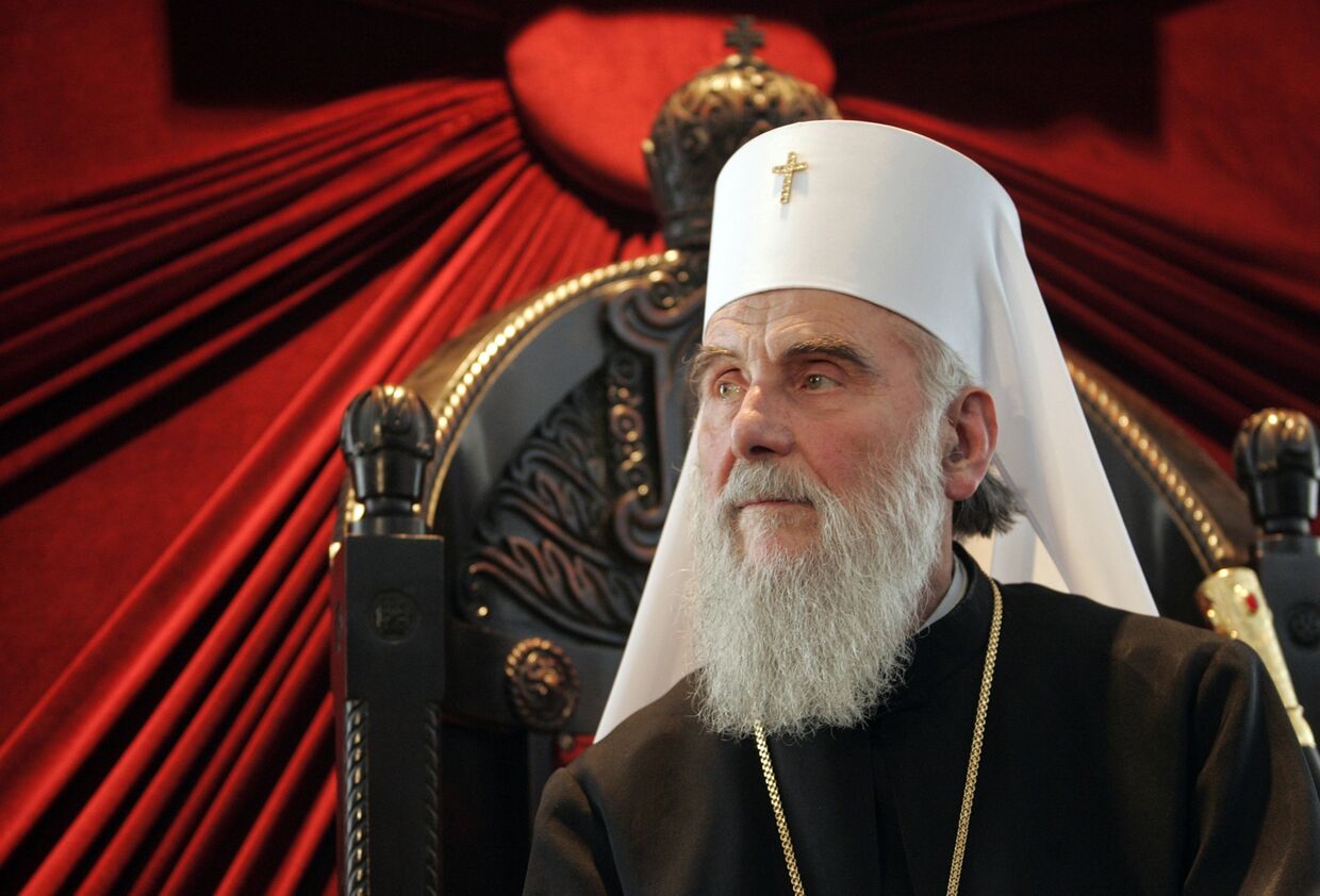 Новым предстоятелем влиятельной Сербской Православной Церкви выбрали «умеренного» епископа Иринея (Гавриловича)