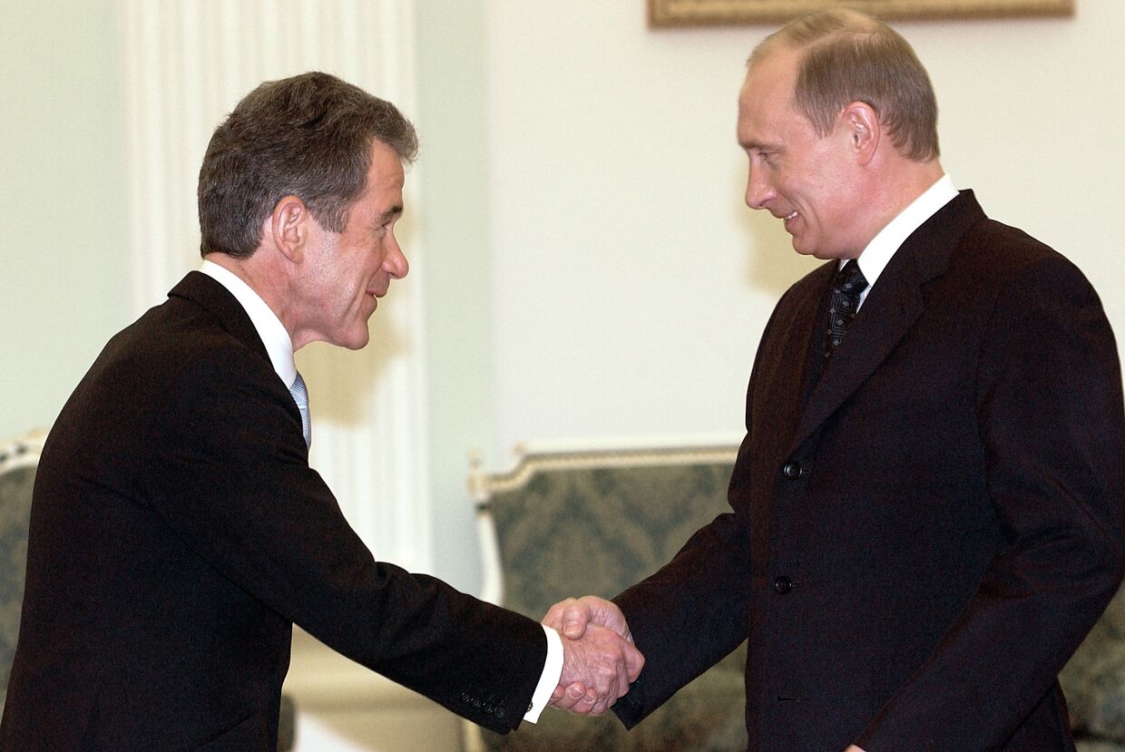 Президент России Владимир Путин во время встречи с главой компании British Petroleum (ВР) лордом Джоном Брауном в Кремле.