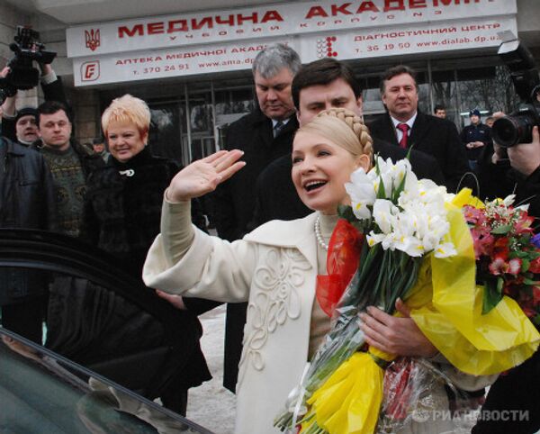 Премьер-министр, кандидат в президенты Украины Юлия Тимошенко приняла участие в голосовании в день второго тура выборов президента Украины
