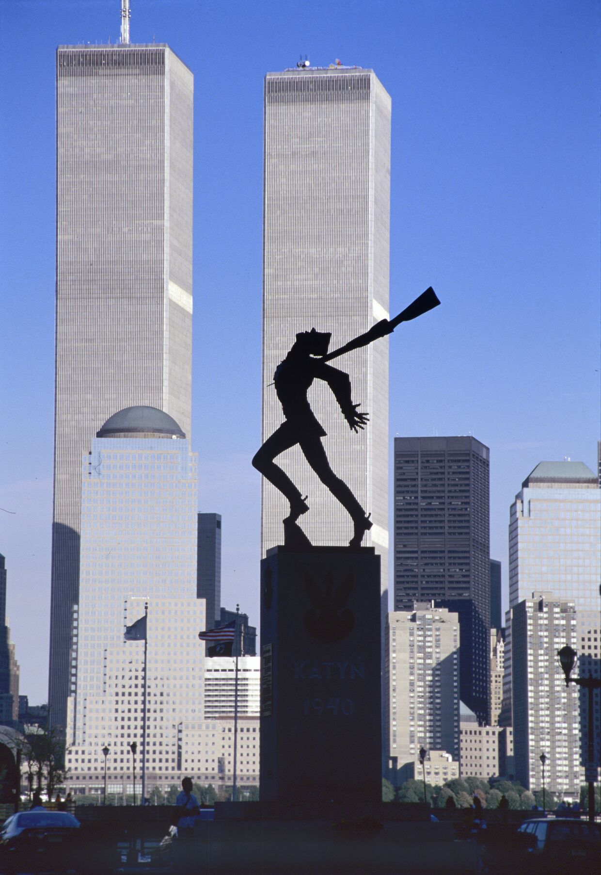 Памятник жертвам Катыни в Нью-Йорке