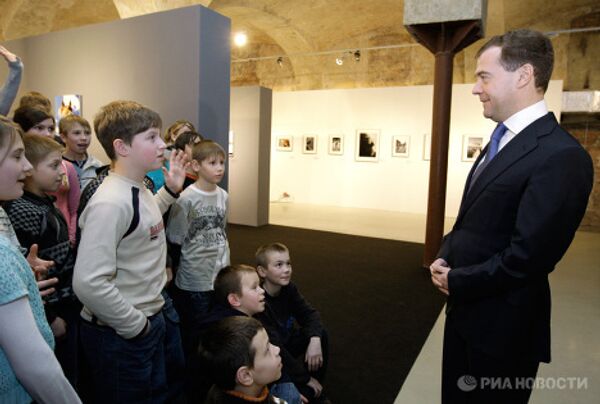 Дмитрий Медведев посетил выставку Лучшие фотографии России 2009