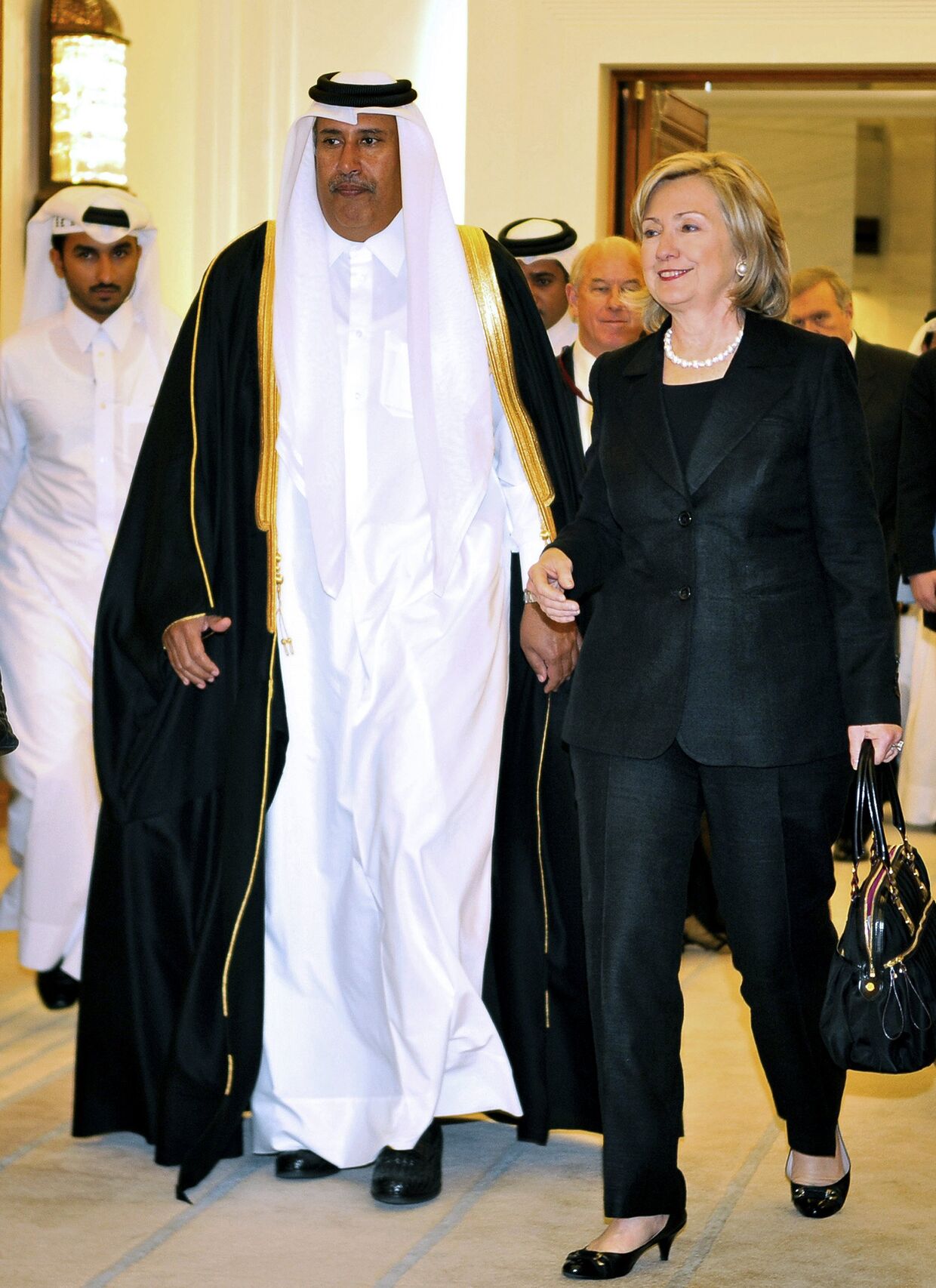 Государственный секретарь США Хиллари Клинтон прибыла на пресс-конференцию с премьер-министром Катара шейх Хамад бен Джасем бен Джабер Аль Тани в Дохе