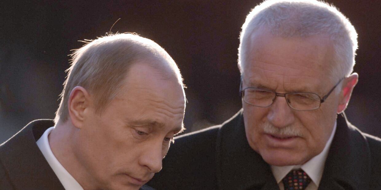 В.Путин, В.Клаус возложили венки к Мемориалу советским воинам