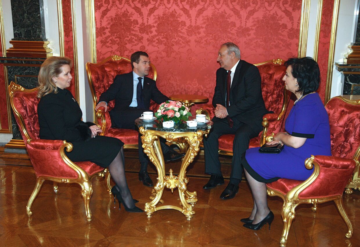 Встреча президентов России и Абхазии Д.Медведева и С.Багапша