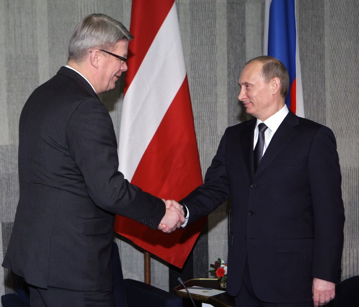 Встреча премьер-министра РФ Владимира Путина с президентом Латвии Валдасом Затлерсом