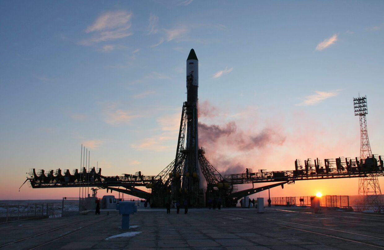 Пуск ракеты-носителя Союз-У с грузовым транспортным кораблем Прогресс М-04М на борту