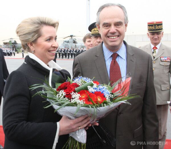 Супруга президента РФ С.Медведева на церемонии официальной встречи в аэропорту