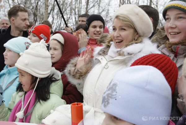 Светлана Медведева вместе с сиротами отметила Масленицу в спортивно-экологическом комплексое Лата Трэк