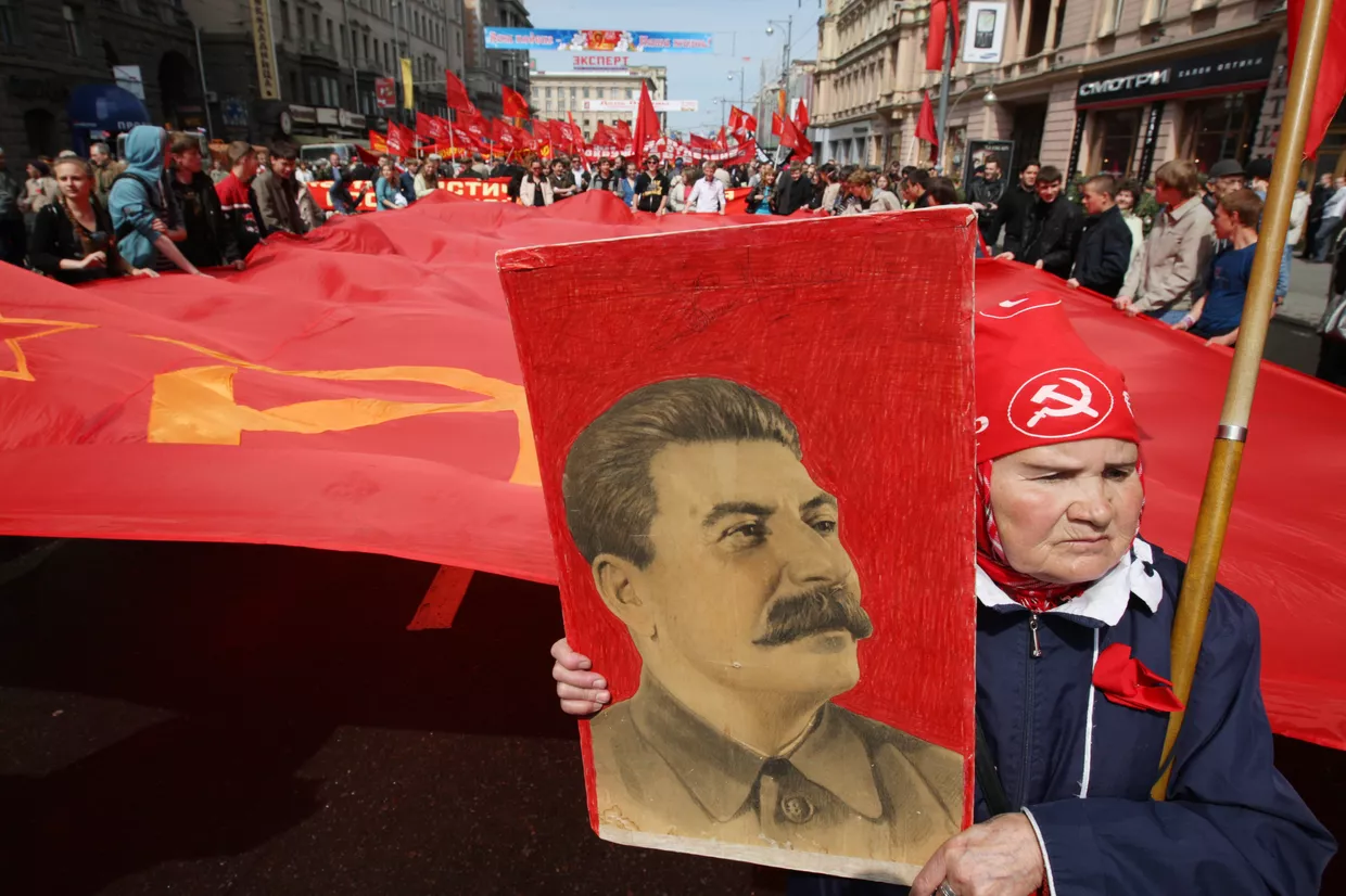 Активисты КПРФ провели демонстрацию по случаю Дня Победы Активисты КПРФ провели демонстрацию по случаю Дня Победы