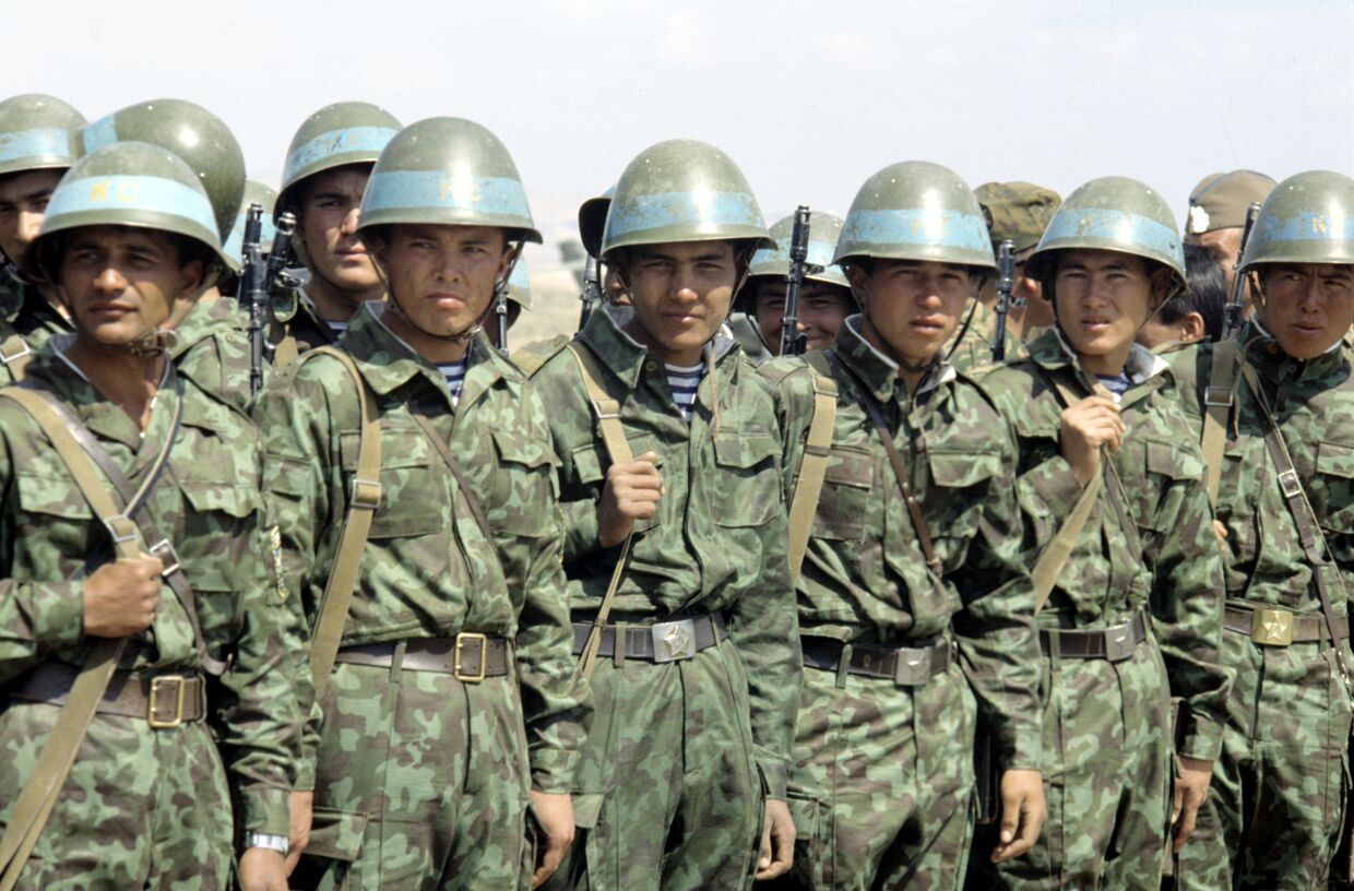 Солдаты таджикской армии на учениях