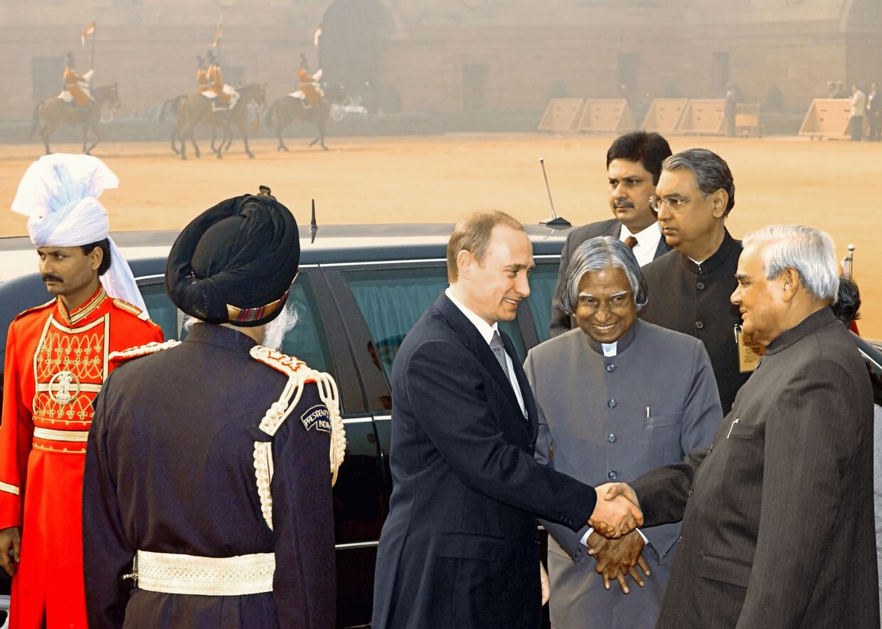 В.Путин, А.Калам и А.Б.Ваджпаи во время церемонии встречи в Дели