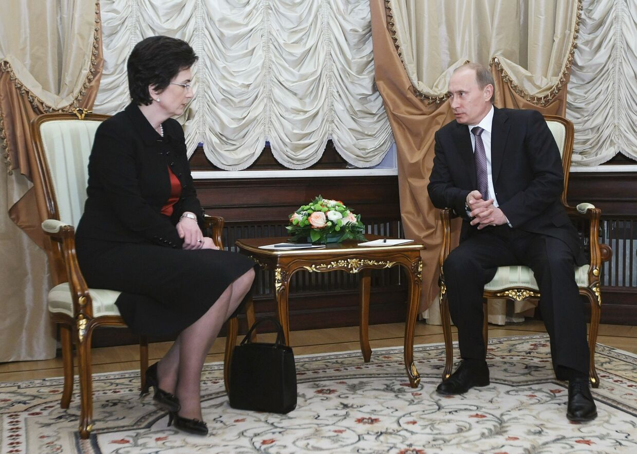 Премьер-министр России Владимир Путин встретился с Нино Бурджанадзе в Доме приемов