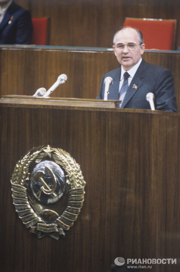 М. С. Горбачев на заседании, посвященном 113-летию со дня рождения В. И. Ленина