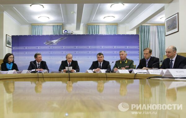 Премьер-министр РФ Владимир Путин провел совещание на ОАО ОКБ Сухого