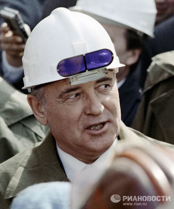 Горбачев на Нижнетагильском металлургическом комбинате