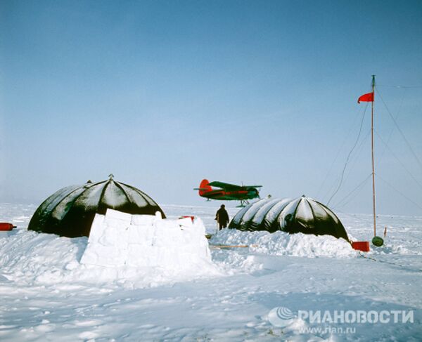 База заправки самолетов на Северном полюсе
