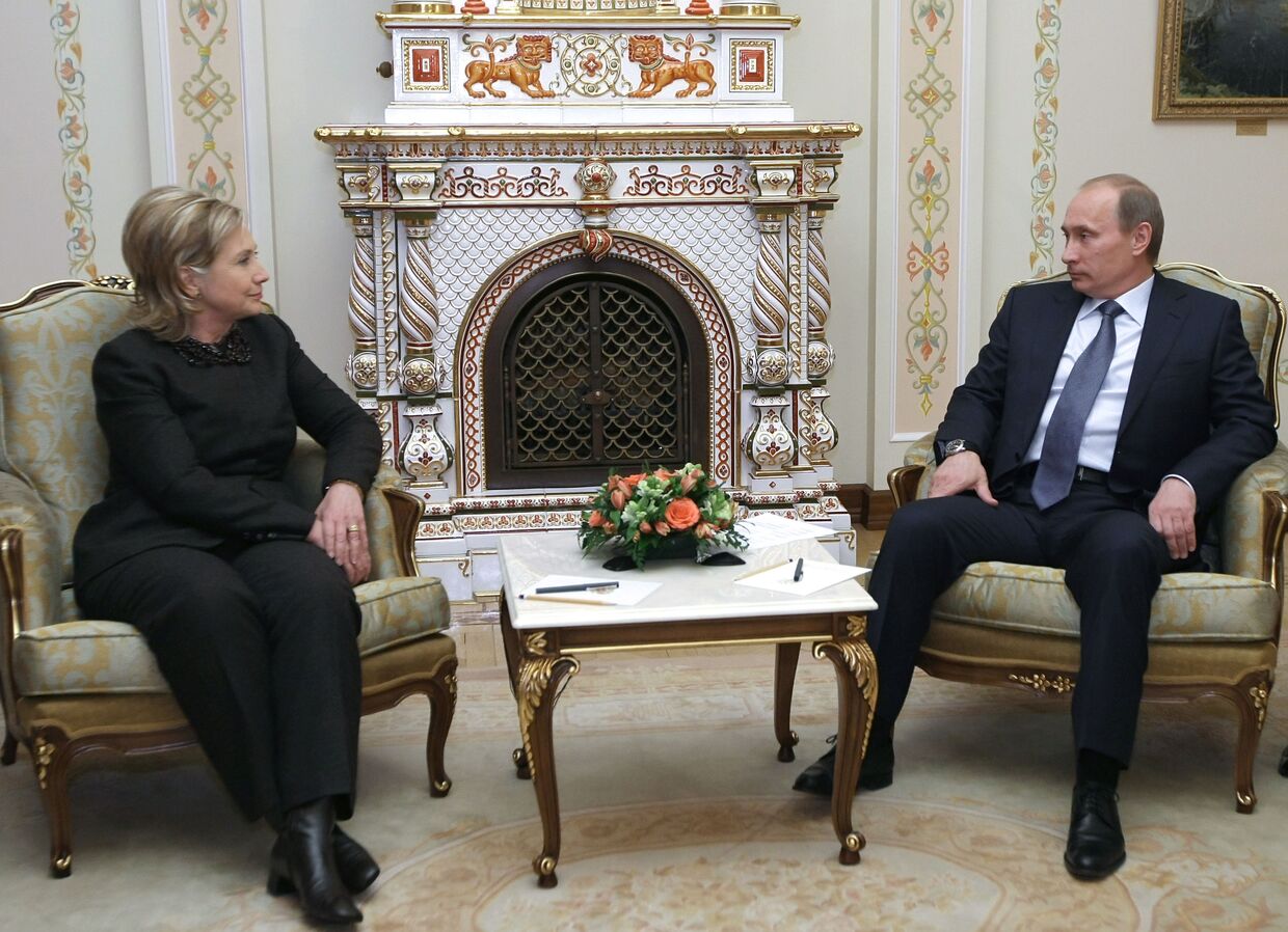 Премьер-министр РФ Владимир Путин встретился с госсекретарем США Хиллари Клинтон
