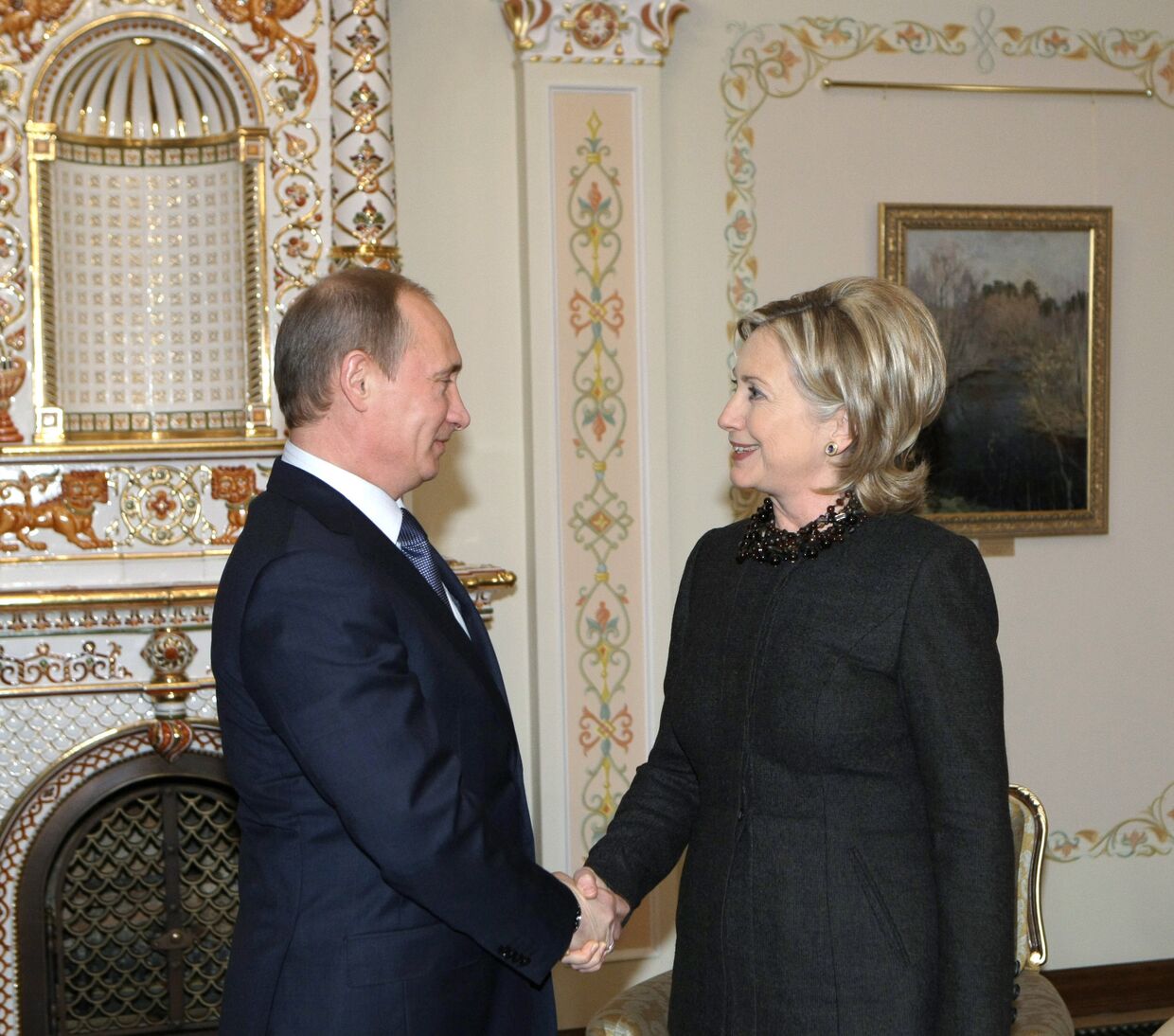 Премьер-министр РФ Владимир Путин встретился с госсекретарем США Хиллари Клинтон