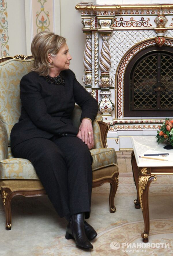 Госсекретарь США Хиллари Клинтон на встрече с премьер-министр РФ Владимиром Путиным