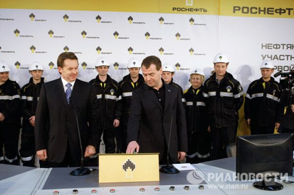 Дмитрий Медведев посетил Приобское нефтяное месторождение