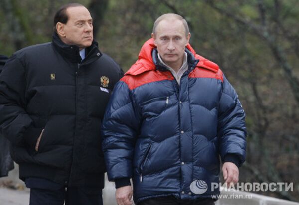 Премьер-министр РФ В.Путин и С.Берлускони во время встречи в Санкт-Петербурге