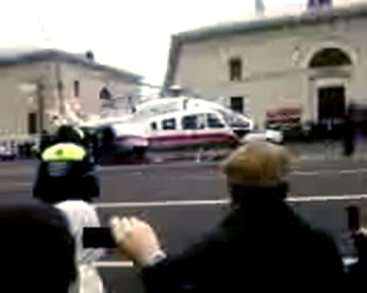 Чистый__Вертолет МЧС эвакуирует раненых при взрыве на станции Парк культуры