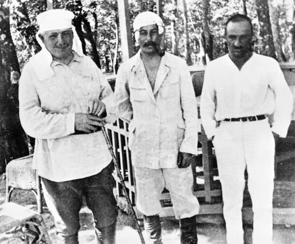 Сталин и Микоян на отдыхе