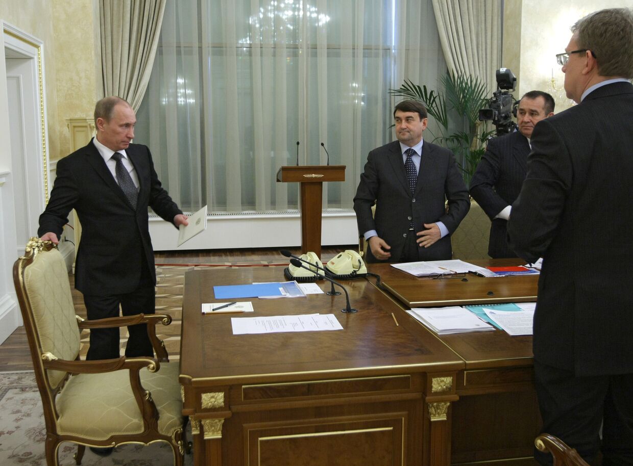 Премьер-министр РФ Владимир Путин провел совещание в Доме правительства РФ