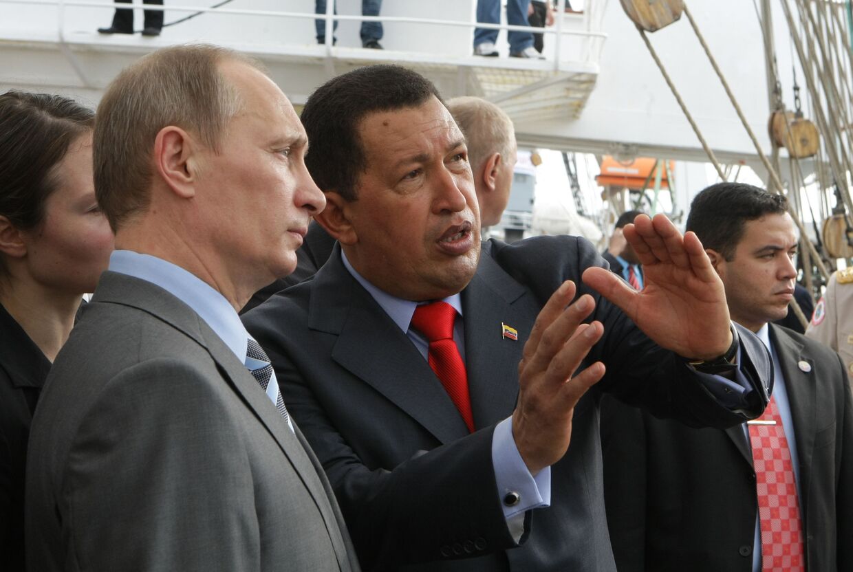 Владимир Путин и Уго Чавес посетили барк Крузенштерн, пришвартованный в порту Каракаса