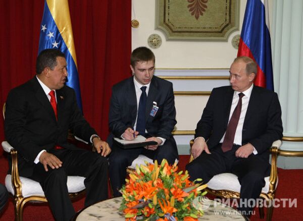 Премьер-министр РФ и президент Венесуэлы провели двустороннюю встречу в Каракасе