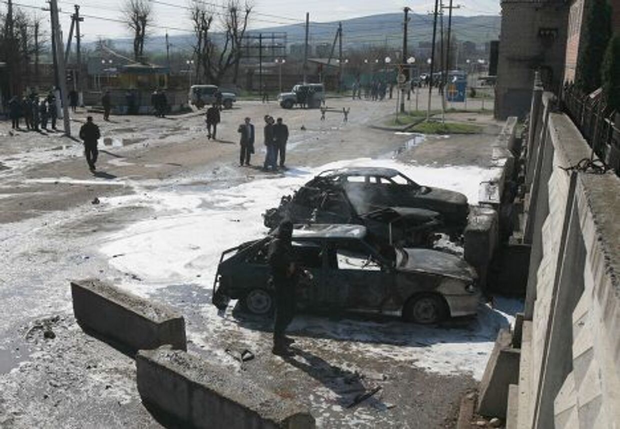 Взрывы возле здания ОВД в Карабулаке 