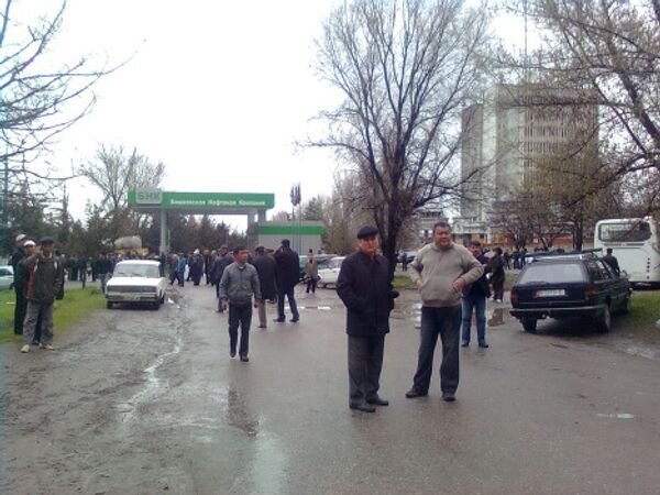 Правоохранительные органы пресекают акции оппозиции в Бишкеке