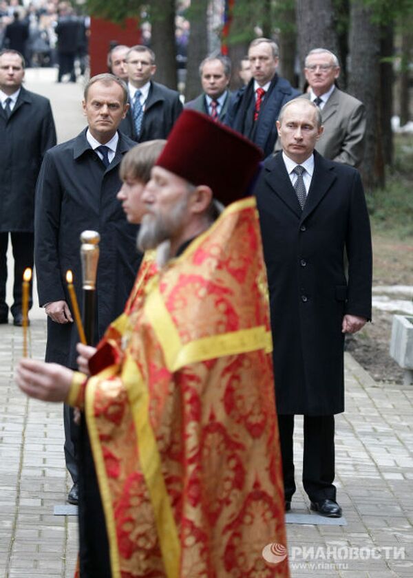 Премьер-министр РФ Владимир Путин посетил мемориальный комплекс Катынь