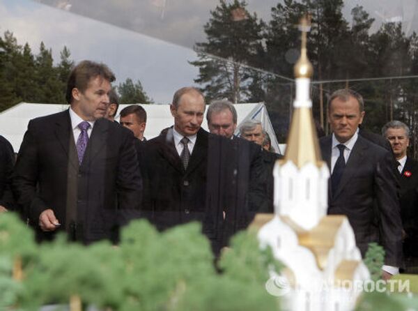 Премьер-министр РФ Владимир Путин посетил мемориальный комплекс Катынь