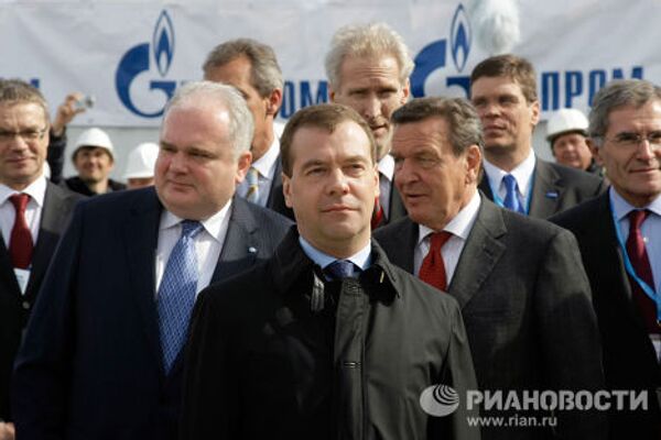 Дмитрий Медведев принял участие в церемонии начала строительства газопровода Северный поток