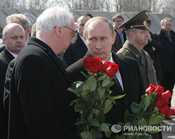 Премьер-министр РФ Владимир Путин на церемонии прощания с президентом Польши, погибшим в авиакатастрофе