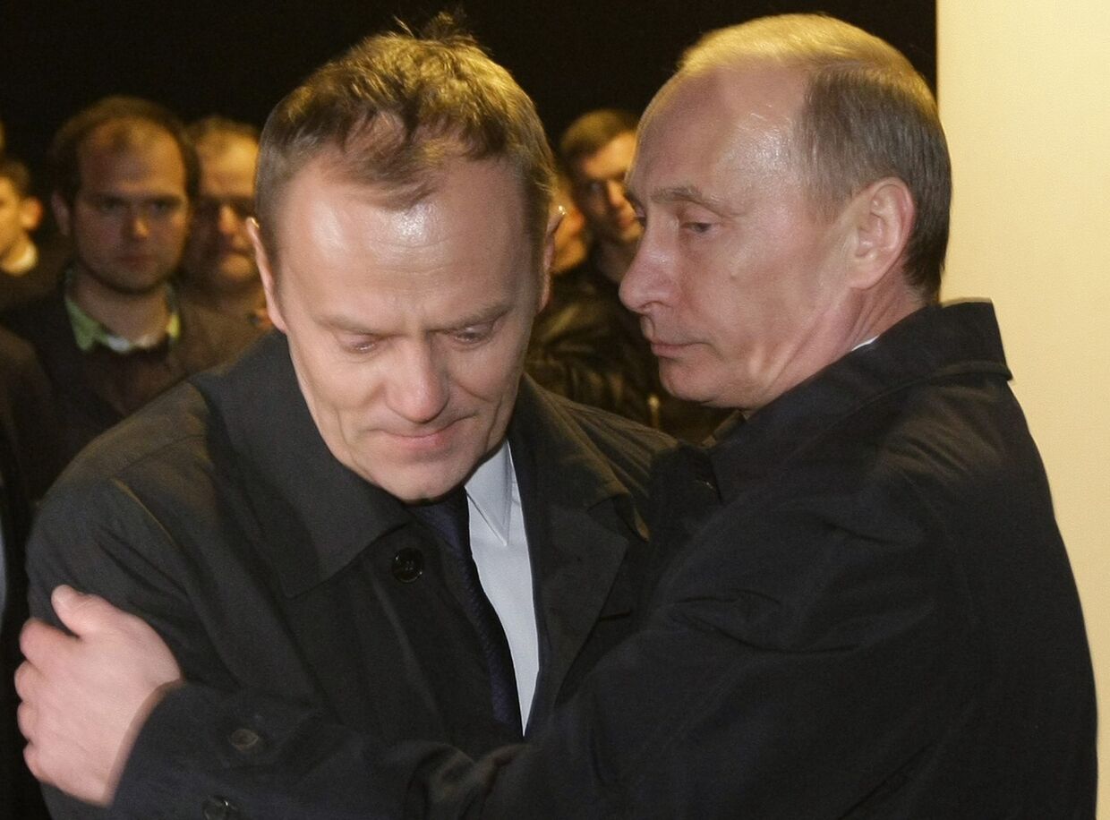 Российский премьер-министр Владимир Путин поддерживает премьер-министра Польши Дональда Туска