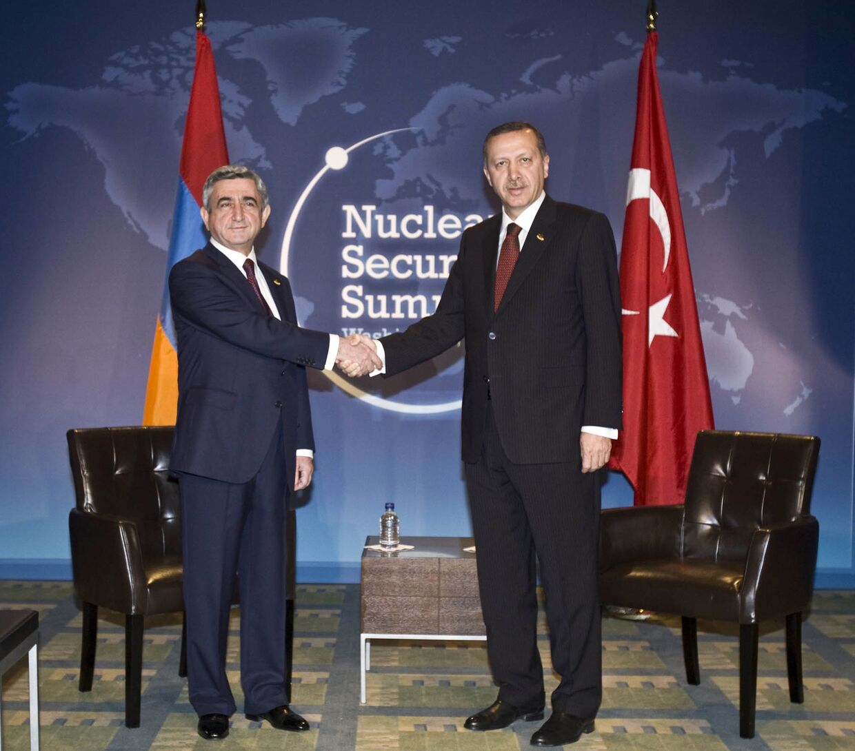 Президент Армении Серж Саргсян на встрече с премьер-министром Турции Реджепом Тайипом Эрдоганом