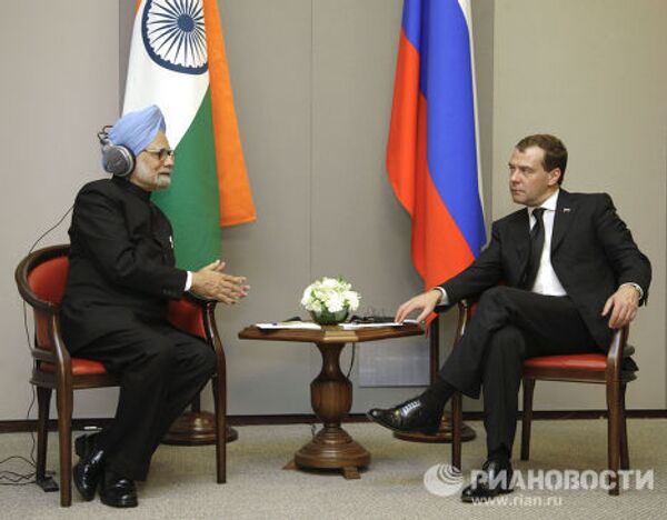 Президент РФ Д.Медведев и премьер-министр Индии М.Сингх