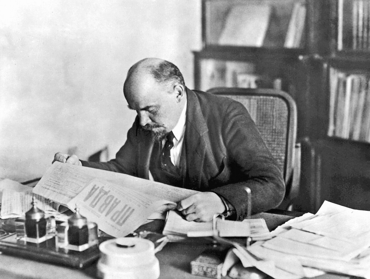 В.И.Ленин в рабочем кабинете в Кремле
