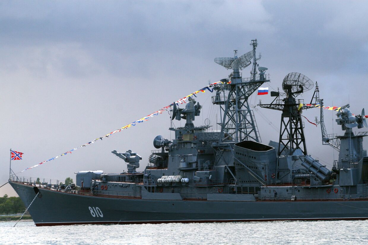Военно-морской парад в Севастопольской бухте в честь 225-летия Черноморского флота России