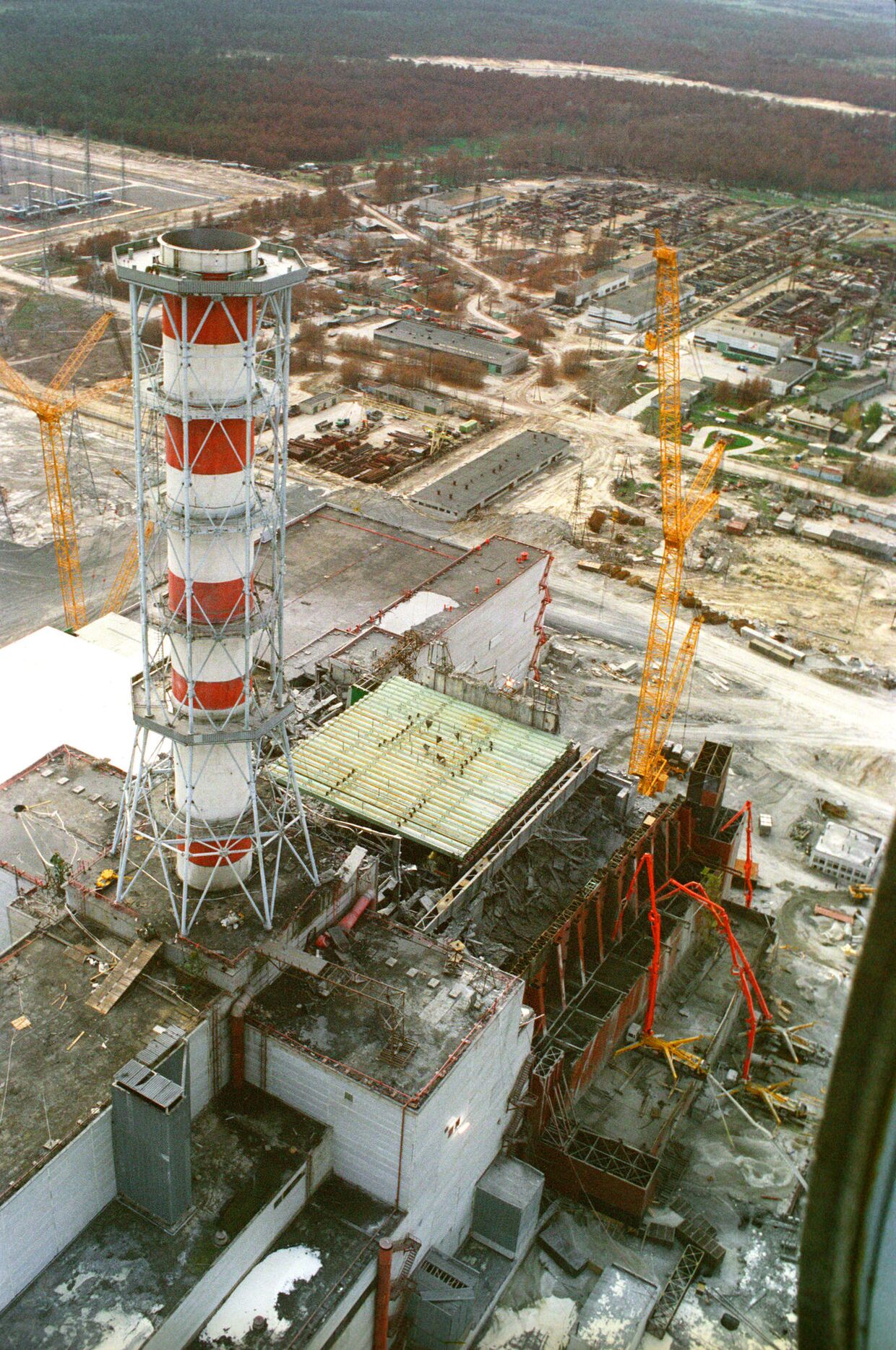 Чернобыльская АЭС после аварии