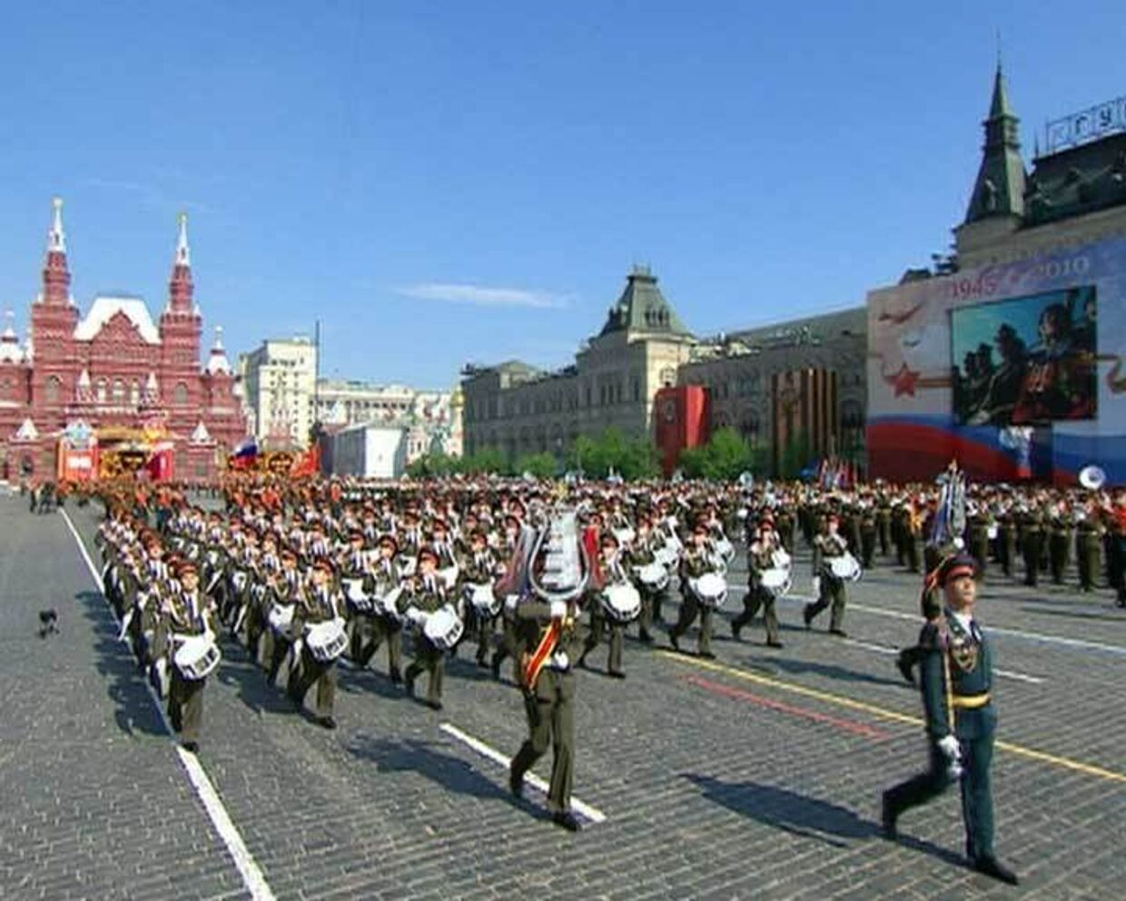 Парад в день 65-летия Победы прошел с небывалым размахом