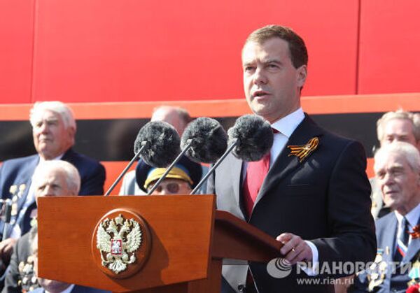 Президент РФ Д.Медведев на параде по случаю 65-летия Победы в ВОВ