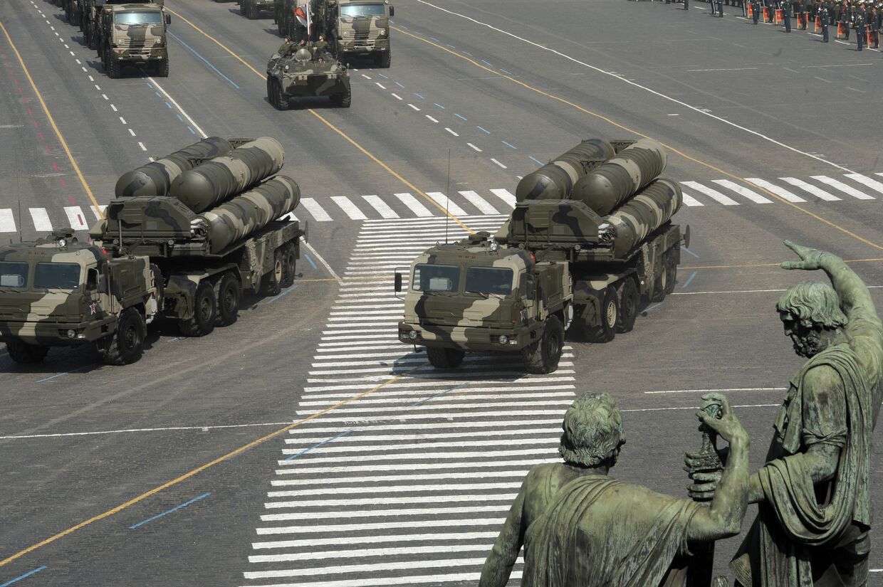 ЗРК С-400 на параде, посвященному 65-летию Победы